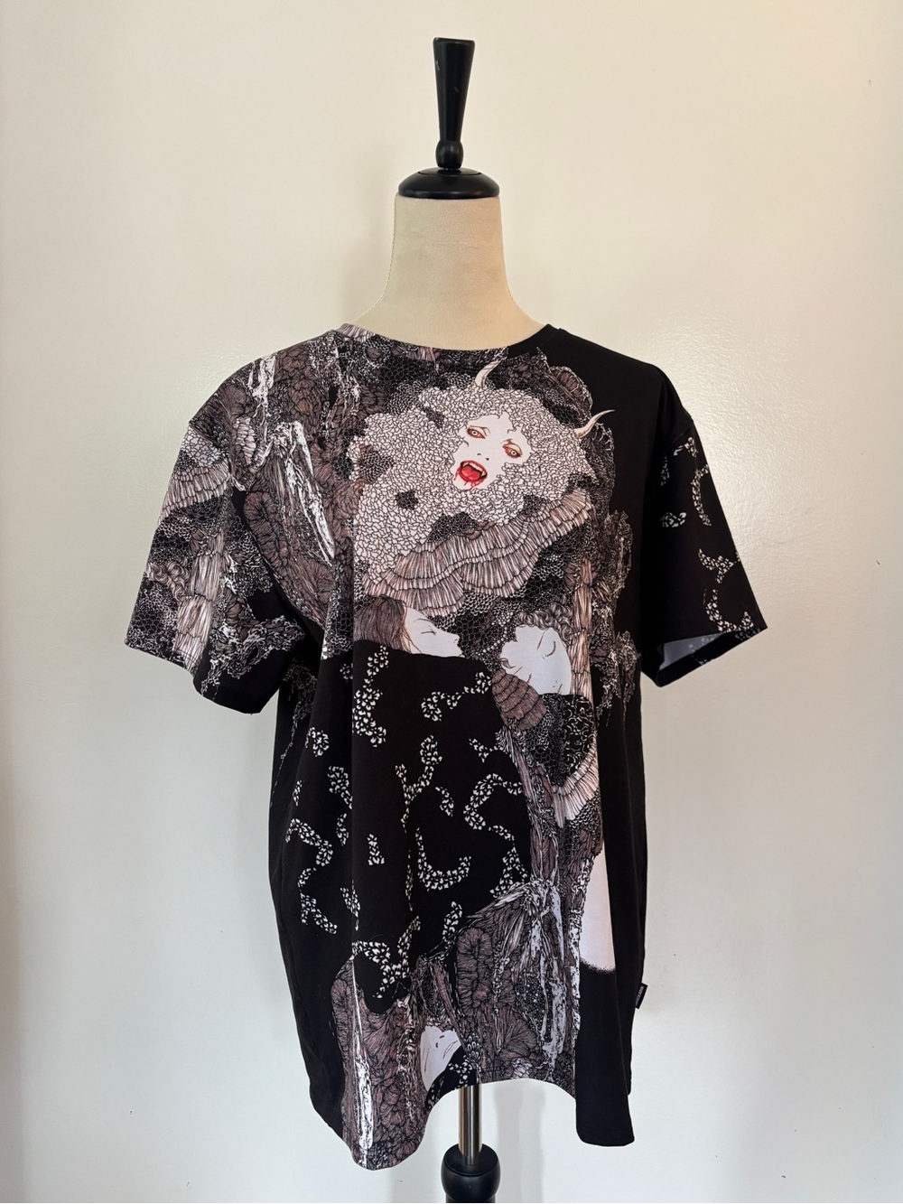 Blackmilk X Takato Yamamoto Vampire Spellbound Boyfriend Tee Sz M